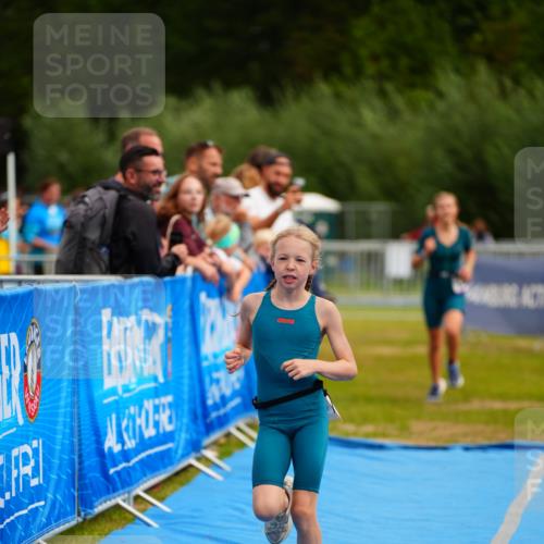 30.08.2026 - Elbe Triathlon Hamburg LAZAROV Photography http://msf.ph/oto/10070981 30.08.2026 12:56:03 Ziel 1809, 1871 meine-sportfotos.de