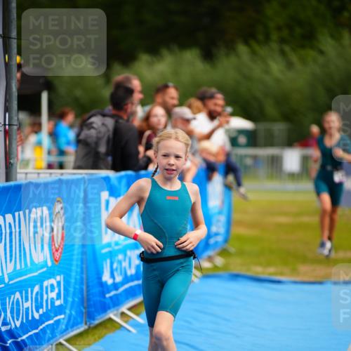30.08.2026 - Elbe Triathlon Hamburg LAZAROV Photography http://msf.ph/oto/10070986 30.08.2026 12:56:03 Ziel 1809, 1871 meine-sportfotos.de
