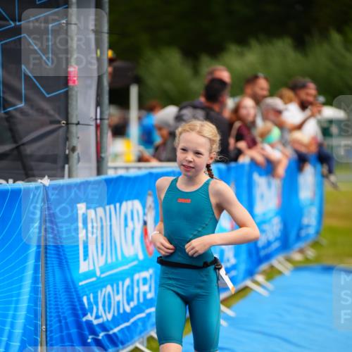 30.08.2026 - Elbe Triathlon Hamburg LAZAROV Photography http://msf.ph/oto/10070992 30.08.2026 12:56:03 Ziel 1809, 1871 meine-sportfotos.de