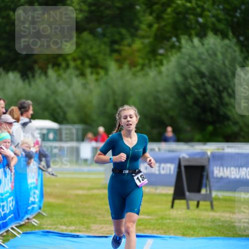 30.08.2026 - Elbe Triathlon Hamburg LAZAROV Photography http://msf.ph/oto/10070999 30.08.2026 12:56:06 Ziel 1809, 1871 meine-sportfotos.de