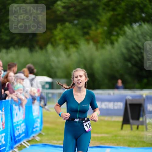 30.08.2026 - Elbe Triathlon Hamburg LAZAROV Photography http://msf.ph/oto/10071008 30.08.2026 12:56:07 Ziel 1809 meine-sportfotos.de