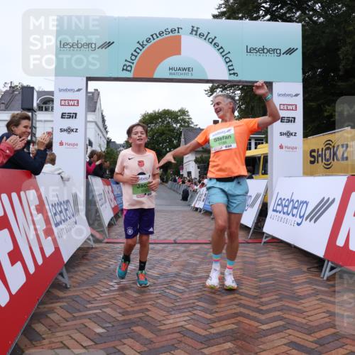 30.08.2026 - Blankeneser Heldenlauf Lena Gebhardt http://msf.ph/oto/10071014 30.08.2026 10:10:34 Ziel 5586, 5587 meine-sportfotos.de