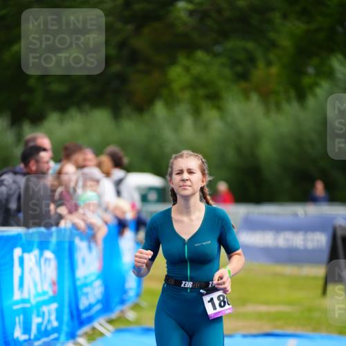 30.08.2026 - Elbe Triathlon Hamburg LAZAROV Photography http://msf.ph/oto/10071015 30.08.2026 12:56:07 Ziel 1809 meine-sportfotos.de