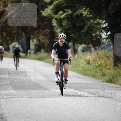 30.08.2026 - Elbe Triathlon Hamburg Michael Burmester http://msf.ph/oto/10071016 30.08.2026 10:00:47 Radfahren 558, 724, 866, 869 meine-sportfotos.de
