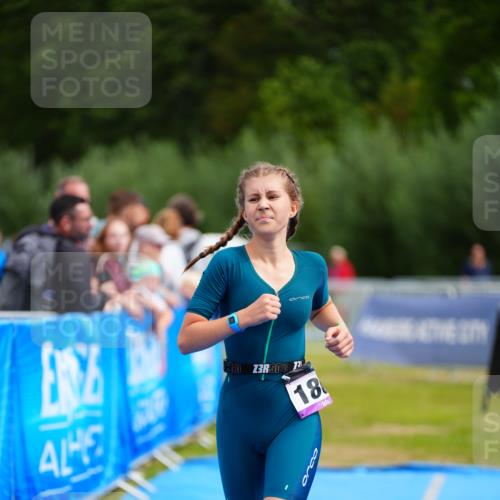 30.08.2026 - Elbe Triathlon Hamburg LAZAROV Photography http://msf.ph/oto/10071017 30.08.2026 12:56:07 Ziel 1809 meine-sportfotos.de