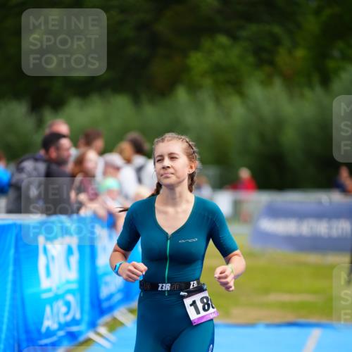 30.08.2026 - Elbe Triathlon Hamburg LAZAROV Photography http://msf.ph/oto/10071020 30.08.2026 12:56:07 Ziel 1809 meine-sportfotos.de