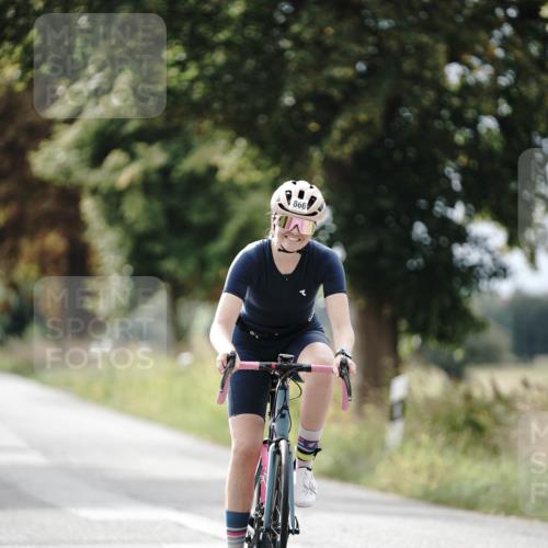 30.08.2026 - Elbe Triathlon Hamburg Michael Burmester http://msf.ph/oto/10071021 30.08.2026 10:00:48 Radfahren 558, 866, 869 meine-sportfotos.de