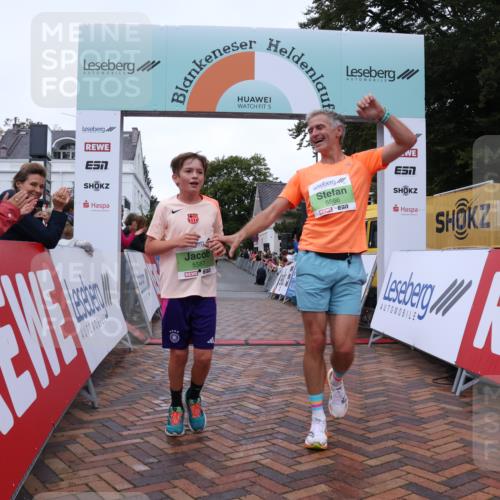 30.08.2026 - Blankeneser Heldenlauf Lena Gebhardt http://msf.ph/oto/10071022 30.08.2026 10:10:34 Ziel 5586, 5587 meine-sportfotos.de