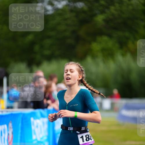 30.08.2026 - Elbe Triathlon Hamburg LAZAROV Photography http://msf.ph/oto/10071024 30.08.2026 12:56:08 Ziel 1809 meine-sportfotos.de