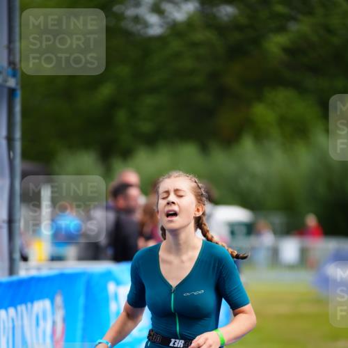 30.08.2026 - Elbe Triathlon Hamburg LAZAROV Photography http://msf.ph/oto/10071027 30.08.2026 12:56:08 Ziel 1809 meine-sportfotos.de