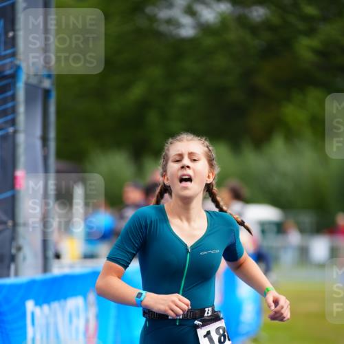 30.08.2026 - Elbe Triathlon Hamburg LAZAROV Photography http://msf.ph/oto/10071030 30.08.2026 12:56:08 Ziel 1809 meine-sportfotos.de