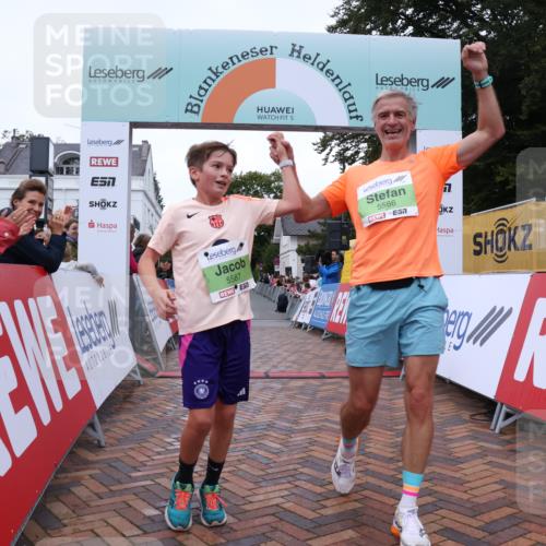 30.08.2026 - Blankeneser Heldenlauf Lena Gebhardt http://msf.ph/oto/10071031 30.08.2026 10:10:35 Ziel 5586, 5587 meine-sportfotos.de