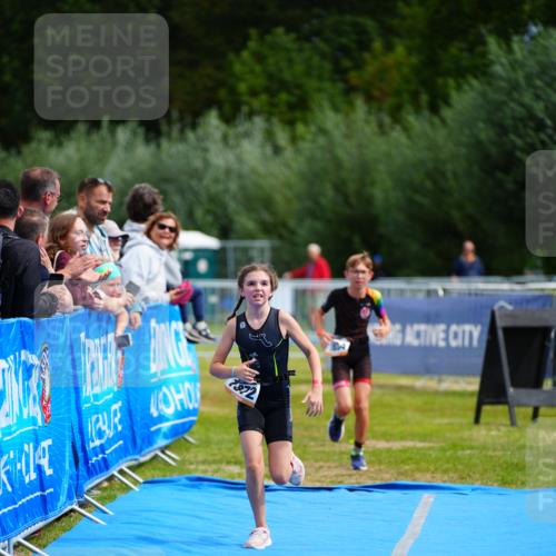 30.08.2026 - Elbe Triathlon Hamburg LAZAROV Photography http://msf.ph/oto/10071034 30.08.2026 12:56:14 Ziel 1834 meine-sportfotos.de