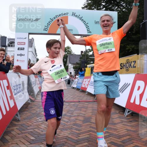 30.08.2026 - Blankeneser Heldenlauf Lena Gebhardt http://msf.ph/oto/10071039 30.08.2026 10:10:35 Ziel 5586, 5587 meine-sportfotos.de