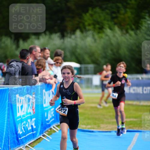 30.08.2026 - Elbe Triathlon Hamburg LAZAROV Photography http://msf.ph/oto/10071042 30.08.2026 12:56:15 Ziel 1834 meine-sportfotos.de