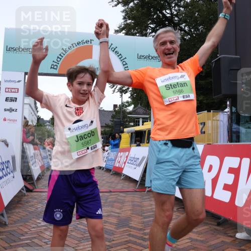 30.08.2026 - Blankeneser Heldenlauf Lena Gebhardt http://msf.ph/oto/10071047 30.08.2026 10:10:35 Ziel 5586, 5587 meine-sportfotos.de