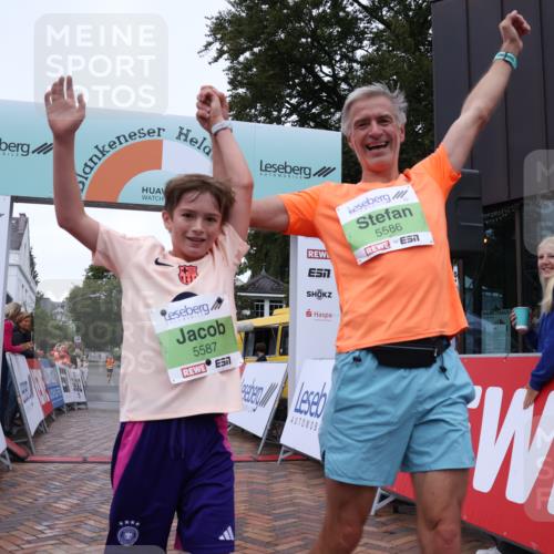 30.08.2026 - Blankeneser Heldenlauf Lena Gebhardt http://msf.ph/oto/10071055 30.08.2026 10:10:36 Ziel 5586, 5587 meine-sportfotos.de