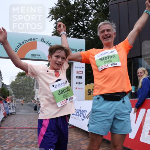 30.08.2026 - Blankeneser Heldenlauf Lena Gebhardt http://msf.ph/oto/10071064 30.08.2026 10:10:36 Ziel 5586, 5587 meine-sportfotos.de