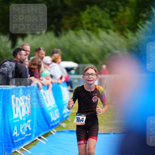 30.08.2026 - Elbe Triathlon Hamburg LAZAROV Photography http://msf.ph/oto/10071068 30.08.2026 12:56:17 Ziel 1834 meine-sportfotos.de