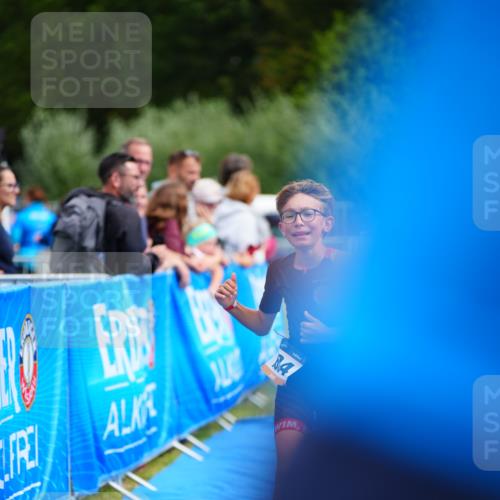 30.08.2026 - Elbe Triathlon Hamburg LAZAROV Photography http://msf.ph/oto/10071071 30.08.2026 12:56:18 Ziel 1834 meine-sportfotos.de