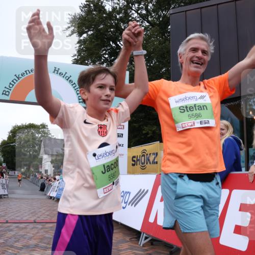 30.08.2026 - Blankeneser Heldenlauf Lena Gebhardt http://msf.ph/oto/10071072 30.08.2026 10:10:36 Ziel 5586, 5587 meine-sportfotos.de