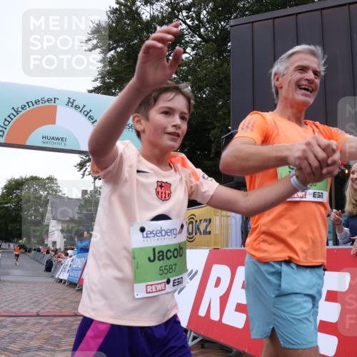 30.08.2026 - Blankeneser Heldenlauf Lena Gebhardt http://msf.ph/oto/10071078 30.08.2026 10:10:36 Ziel 5586, 5587 meine-sportfotos.de