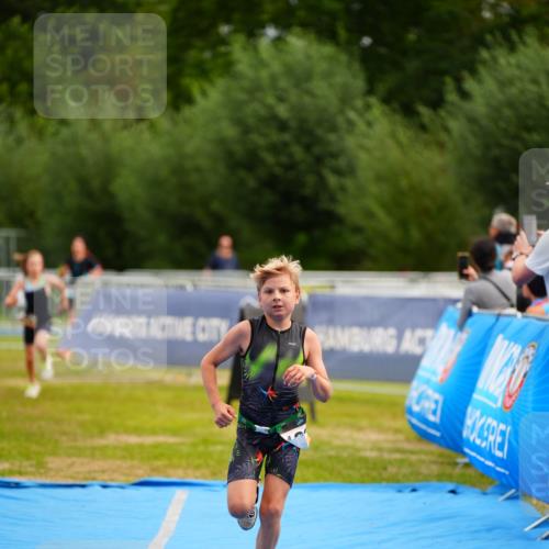30.08.2026 - Elbe Triathlon Hamburg LAZAROV Photography http://msf.ph/oto/10071085 30.08.2026 12:56:48 Ziel 1835, 1848 meine-sportfotos.de