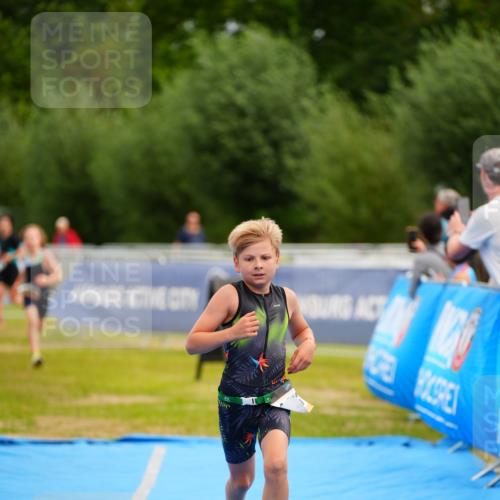 30.08.2026 - Elbe Triathlon Hamburg LAZAROV Photography http://msf.ph/oto/10071091 30.08.2026 12:56:48 Ziel 1835, 1848 meine-sportfotos.de