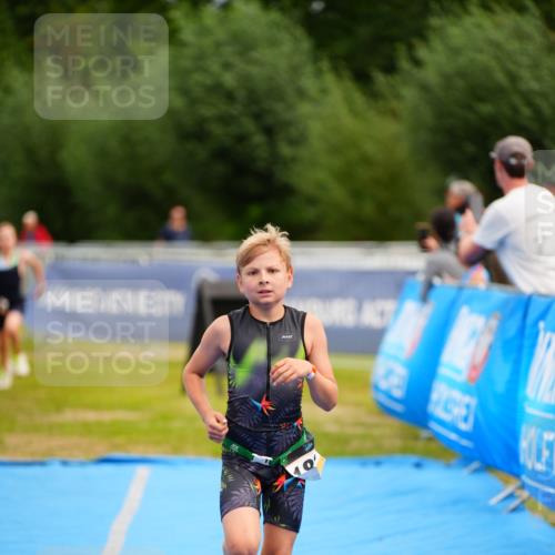 30.08.2026 - Elbe Triathlon Hamburg LAZAROV Photography http://msf.ph/oto/10071094 30.08.2026 12:56:49 Ziel 1835, 1848 meine-sportfotos.de