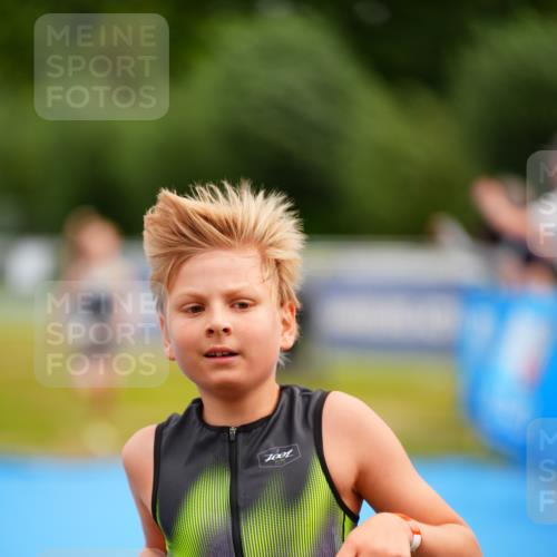 30.08.2026 - Elbe Triathlon Hamburg LAZAROV Photography http://msf.ph/oto/10071115 30.08.2026 12:56:50 Ziel 1835, 1848 meine-sportfotos.de