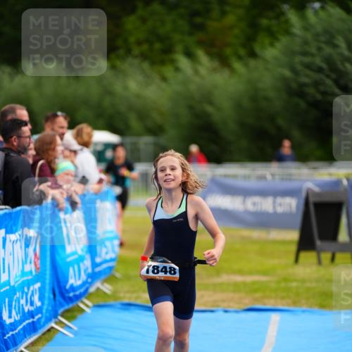 30.08.2026 - Elbe Triathlon Hamburg LAZAROV Photography http://msf.ph/oto/10071118 30.08.2026 12:56:52 Ziel 1608, 1835, 1848 meine-sportfotos.de