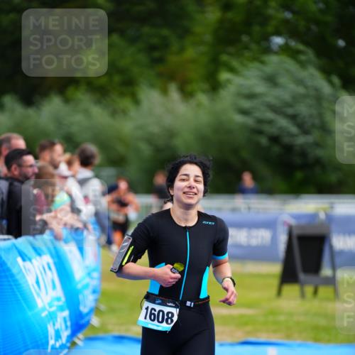 30.08.2026 - Elbe Triathlon Hamburg LAZAROV Photography http://msf.ph/oto/10071159 30.08.2026 12:56:59 Ziel 1608, 1832, 1858 meine-sportfotos.de