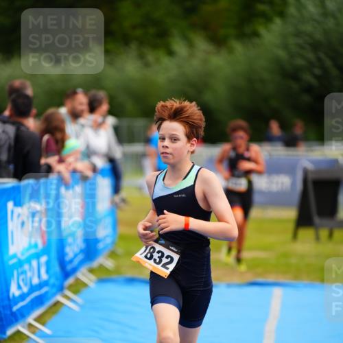 30.08.2026 - Elbe Triathlon Hamburg LAZAROV Photography http://msf.ph/oto/10071174 30.08.2026 12:57:03 Ziel 1608, 1832, 1858 meine-sportfotos.de