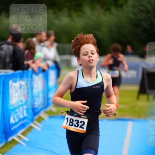30.08.2026 - Elbe Triathlon Hamburg LAZAROV Photography http://msf.ph/oto/10071179 30.08.2026 12:57:03 Ziel 1608, 1832, 1858 meine-sportfotos.de
