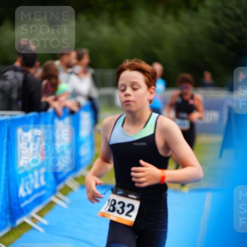 30.08.2026 - Elbe Triathlon Hamburg LAZAROV Photography http://msf.ph/oto/10071182 30.08.2026 12:57:03 Ziel 1608, 1832, 1858 meine-sportfotos.de