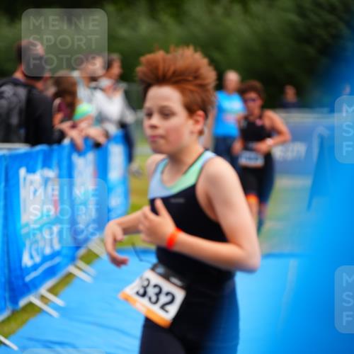 30.08.2026 - Elbe Triathlon Hamburg LAZAROV Photography http://msf.ph/oto/10071185 30.08.2026 12:57:03 Ziel 1608, 1832, 1858 meine-sportfotos.de