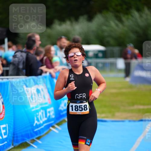 30.08.2026 - Elbe Triathlon Hamburg LAZAROV Photography http://msf.ph/oto/10071187 30.08.2026 12:57:06 Ziel 1832, 1858 meine-sportfotos.de