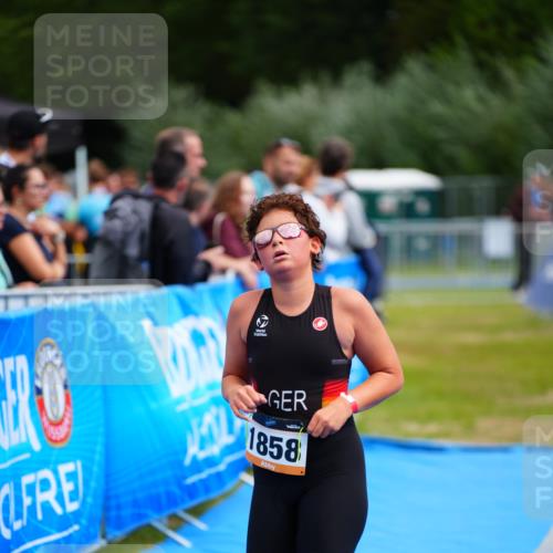 30.08.2026 - Elbe Triathlon Hamburg LAZAROV Photography http://msf.ph/oto/10071191 30.08.2026 12:57:06 Ziel 1832, 1858 meine-sportfotos.de