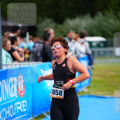 30.08.2026 - Elbe Triathlon Hamburg LAZAROV Photography http://msf.ph/oto/10071194 30.08.2026 12:57:07 Ziel 1858 meine-sportfotos.de