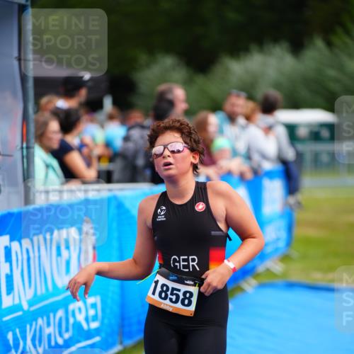 30.08.2026 - Elbe Triathlon Hamburg LAZAROV Photography http://msf.ph/oto/10071197 30.08.2026 12:57:07 Ziel 1858 meine-sportfotos.de
