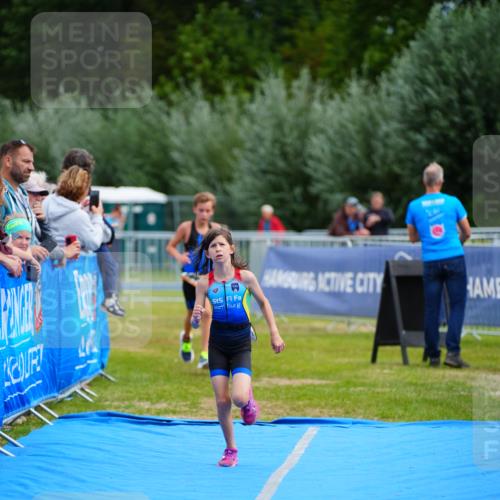 30.08.2026 - Elbe Triathlon Hamburg LAZAROV Photography http://msf.ph/oto/10071200 30.08.2026 12:57:21 Ziel 1849, 1853 meine-sportfotos.de