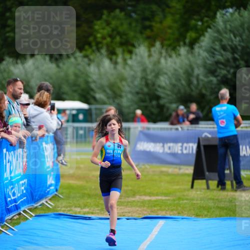 30.08.2026 - Elbe Triathlon Hamburg LAZAROV Photography http://msf.ph/oto/10071203 30.08.2026 12:57:22 Ziel 1849, 1853 meine-sportfotos.de