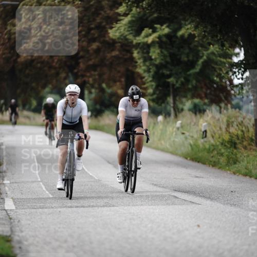 30.08.2026 - Elbe Triathlon Hamburg Michael Burmester http://msf.ph/oto/10071210 30.08.2026 10:02:38 Radfahren 564, 635, 774, 893 meine-sportfotos.de