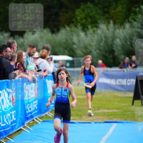 30.08.2026 - Elbe Triathlon Hamburg LAZAROV Photography http://msf.ph/oto/10071215 30.08.2026 12:57:22 Ziel 1849, 1853 meine-sportfotos.de