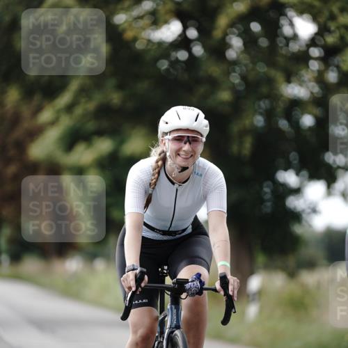 30.08.2026 - Elbe Triathlon Hamburg Michael Burmester http://msf.ph/oto/10071218 30.08.2026 10:02:40 Radfahren 564, 635, 774, 893 meine-sportfotos.de