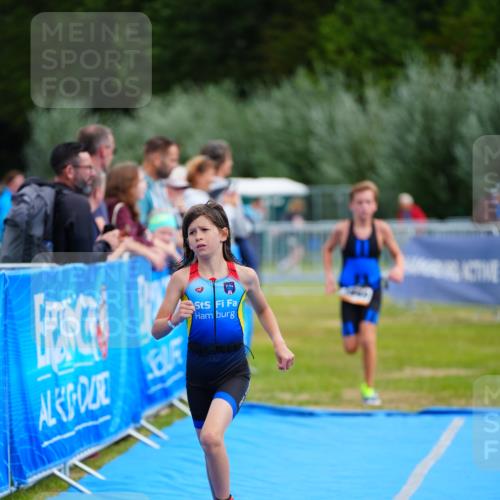 30.08.2026 - Elbe Triathlon Hamburg LAZAROV Photography http://msf.ph/oto/10071220 30.08.2026 12:57:23 Ziel 1849, 1853 meine-sportfotos.de