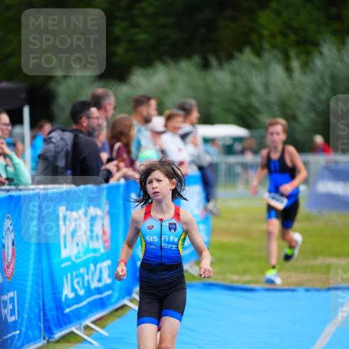 30.08.2026 - Elbe Triathlon Hamburg LAZAROV Photography http://msf.ph/oto/10071224 30.08.2026 12:57:23 Ziel 1849, 1853 meine-sportfotos.de