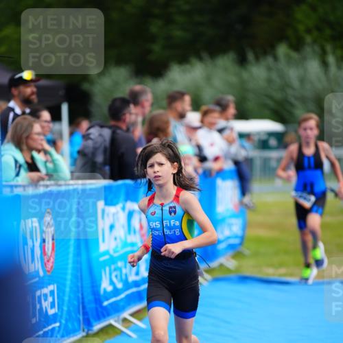 30.08.2026 - Elbe Triathlon Hamburg LAZAROV Photography http://msf.ph/oto/10071227 30.08.2026 12:57:23 Ziel 1849, 1853 meine-sportfotos.de