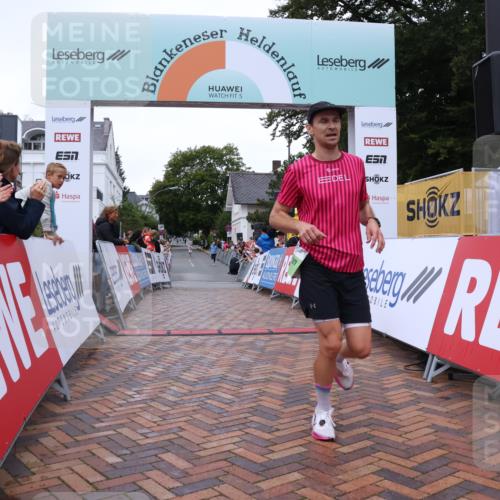 30.08.2026 - Blankeneser Heldenlauf Lena Gebhardt http://msf.ph/oto/10071232 30.08.2026 10:11:04 Ziel 5544 meine-sportfotos.de