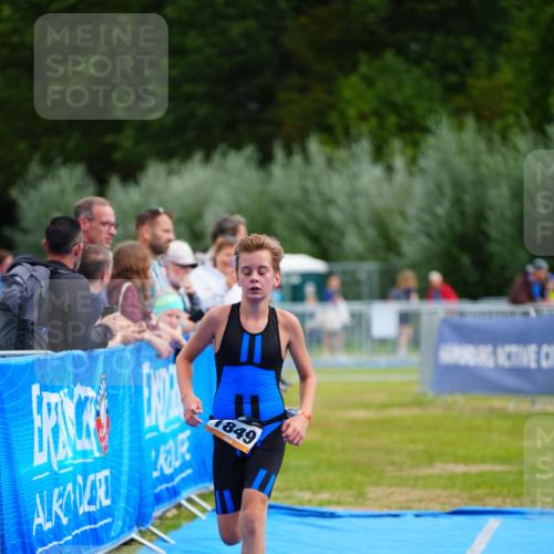 30.08.2026 - Elbe Triathlon Hamburg LAZAROV Photography http://msf.ph/oto/10071236 30.08.2026 12:57:25 Ziel 1849, 1853 meine-sportfotos.de